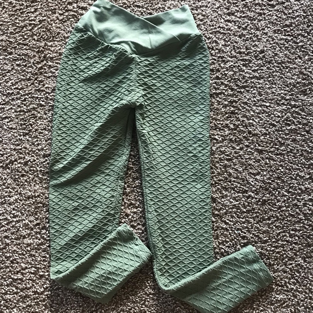 HALARA Seamless Flow Mid Rise Butt Lifting Crossover Leggings - Dill - Small